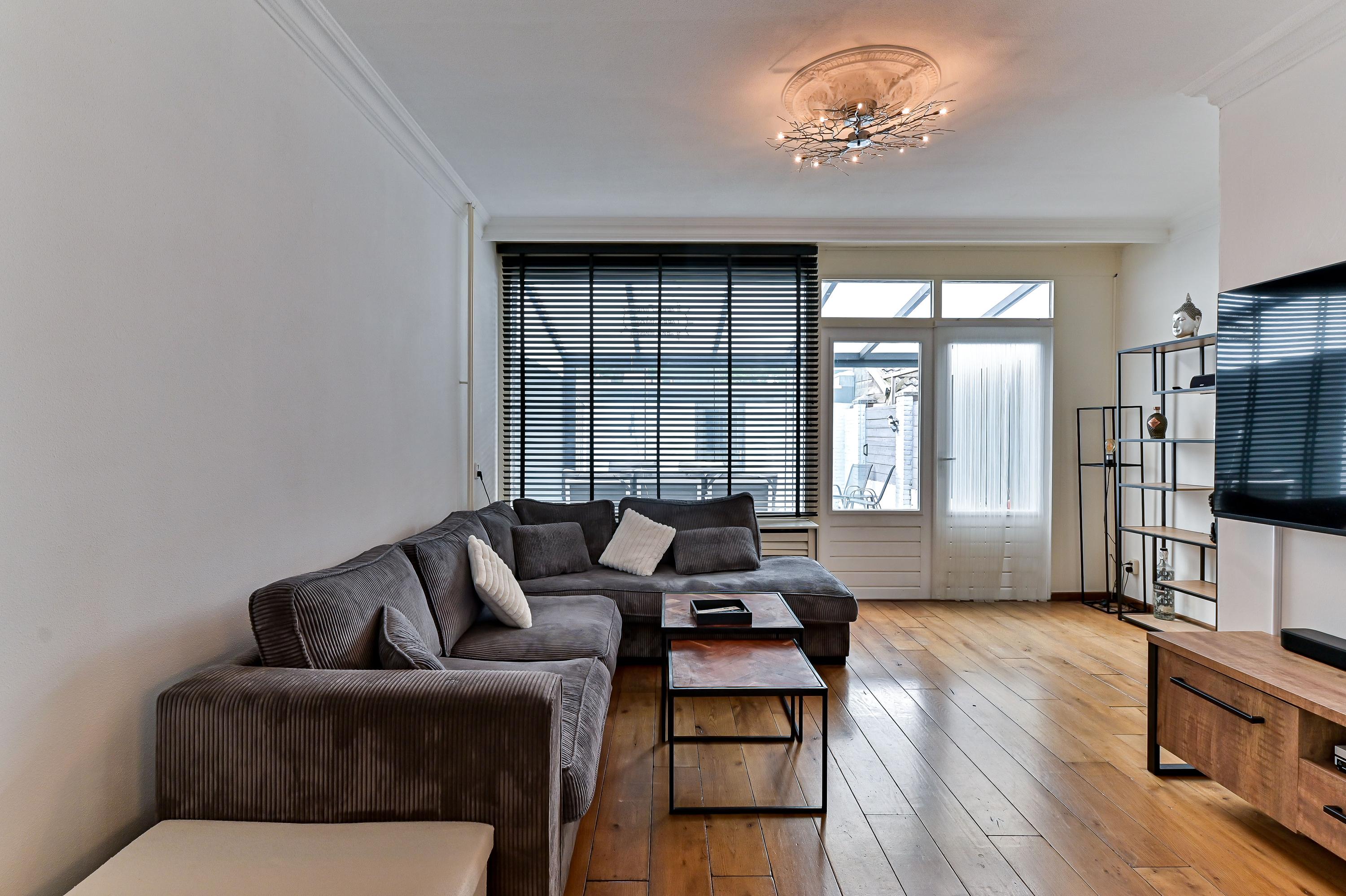 Tussenwoning te koop: Requesensstraat 13, Venlo