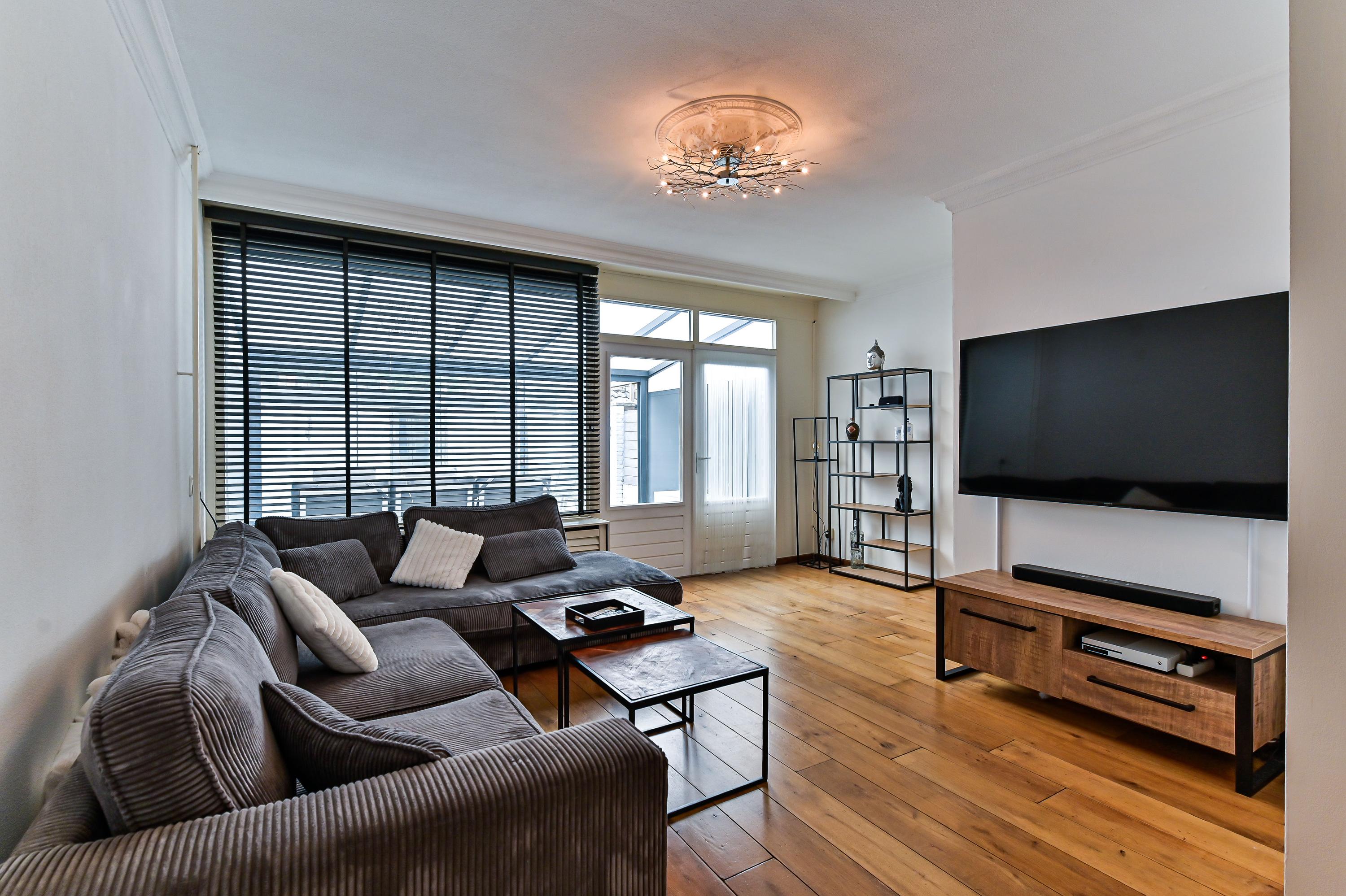 Tussenwoning te koop: Requesensstraat 13, Venlo
