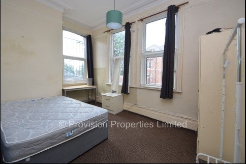 Flat Regent Terrace in Leeds