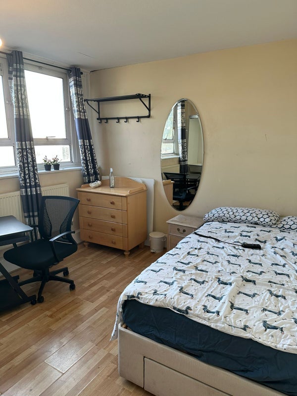 Room Stapleford Close in Greater London