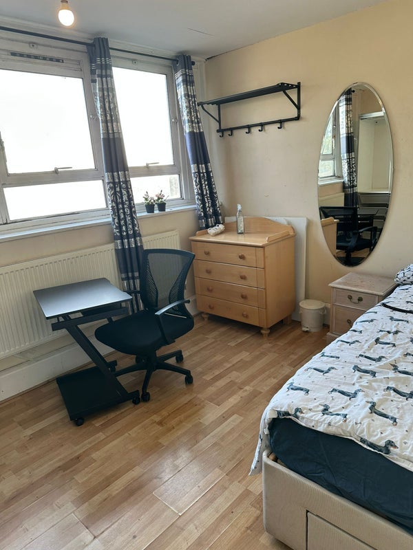 Room Stapleford Close in Greater London