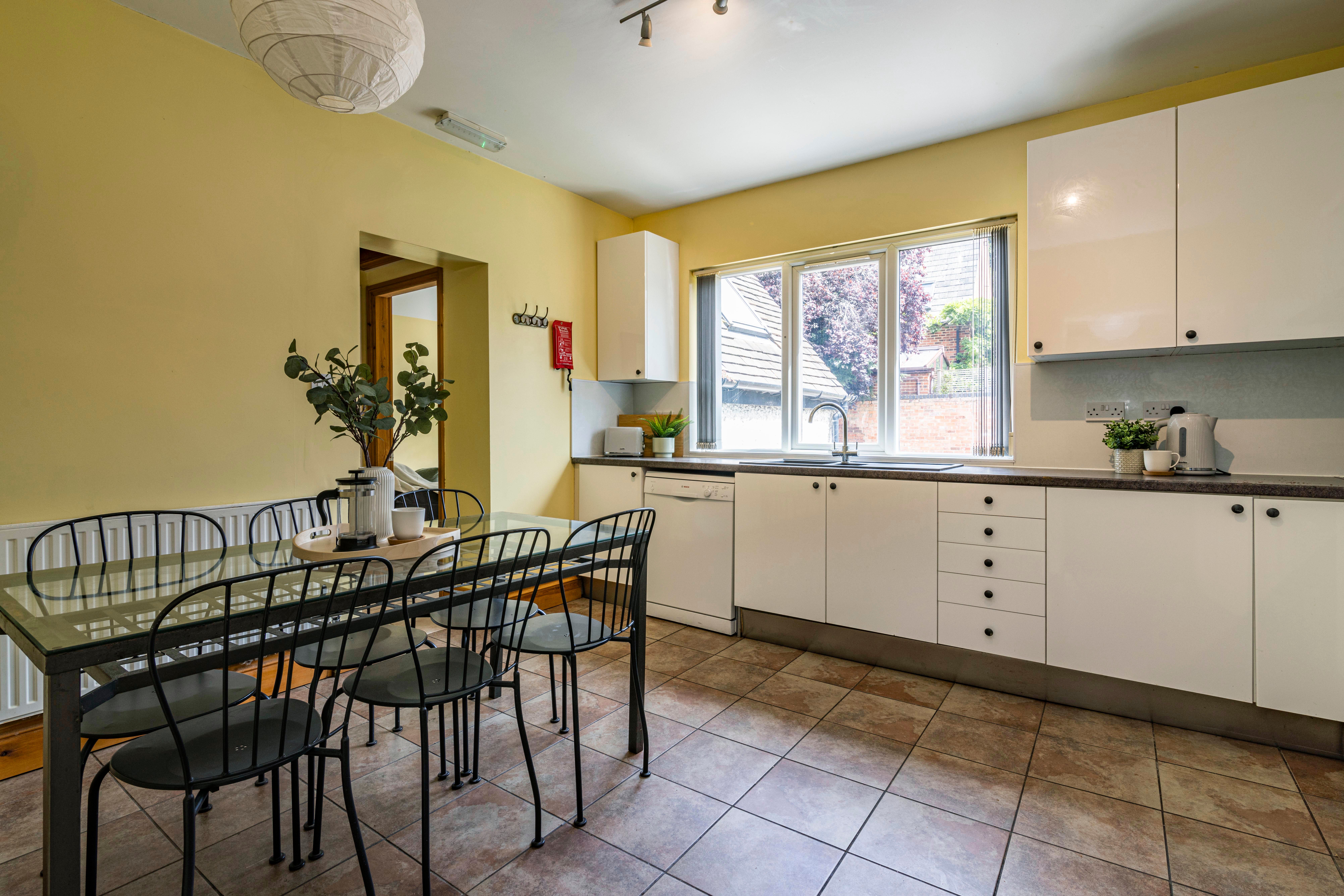 Flat Harlaxton Drive in Nottingham