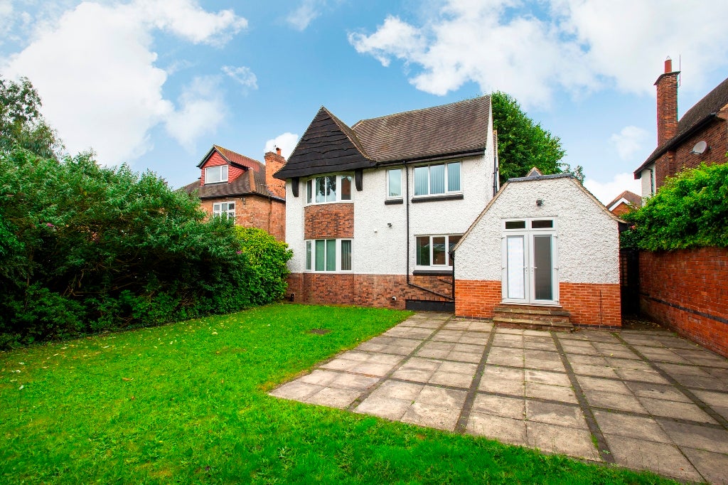 Flat Harlaxton Drive in Nottingham