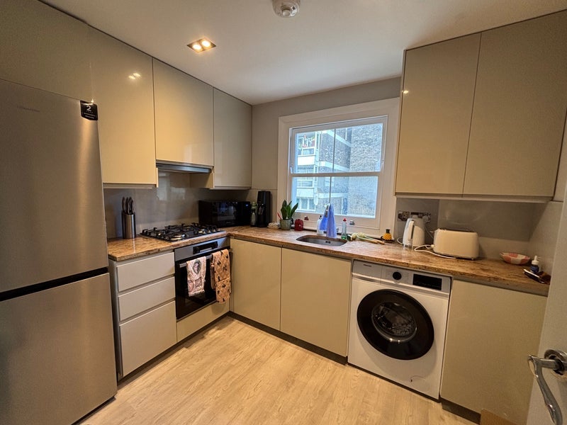 Flat Ladbroke Grove in Greater London