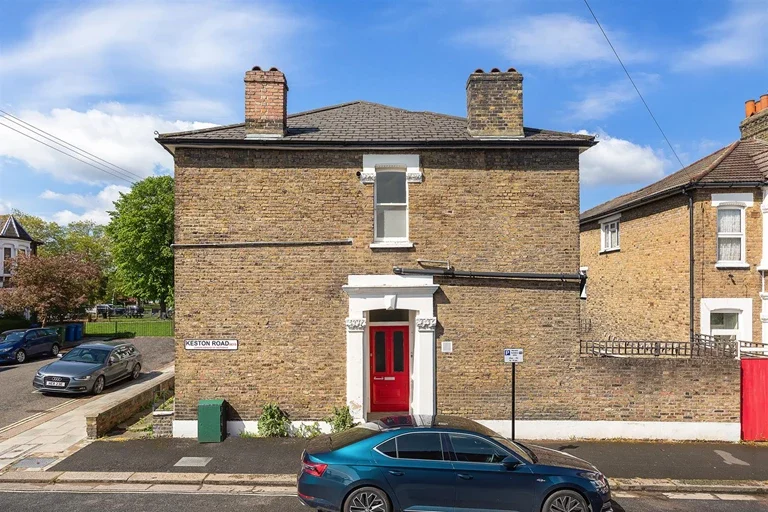 Flat Adys Road in Greater London