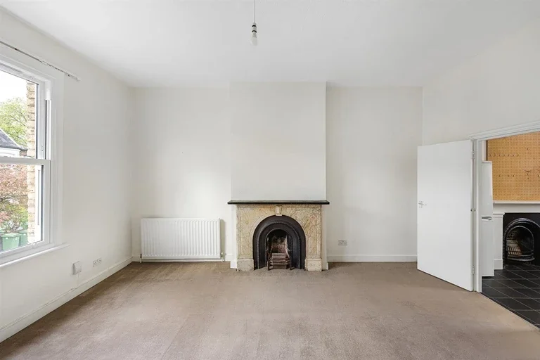 Flat Adys Road in Greater London