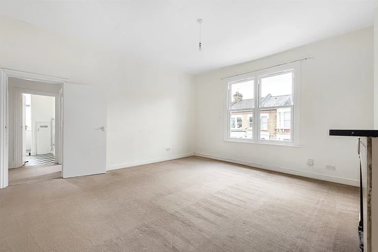 Flat Adys Road in Greater London