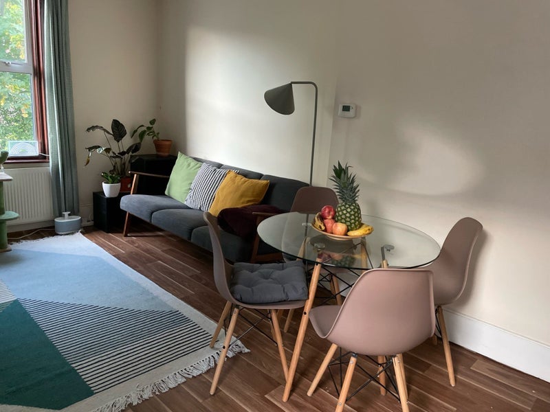 Room Chapter Road in Greater London