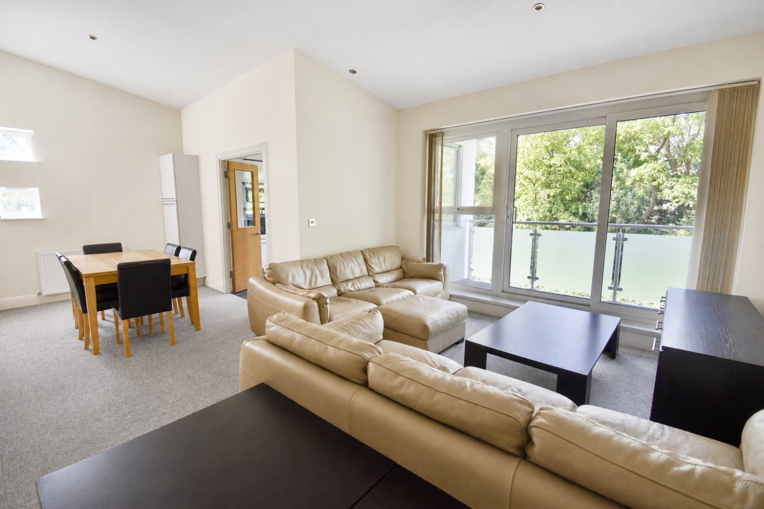 Flat Gordon Avenue in Greater London