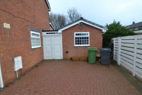 Flat MANTILLA DR in Coventry