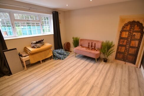 Flat MANTILLA DR in Coventry