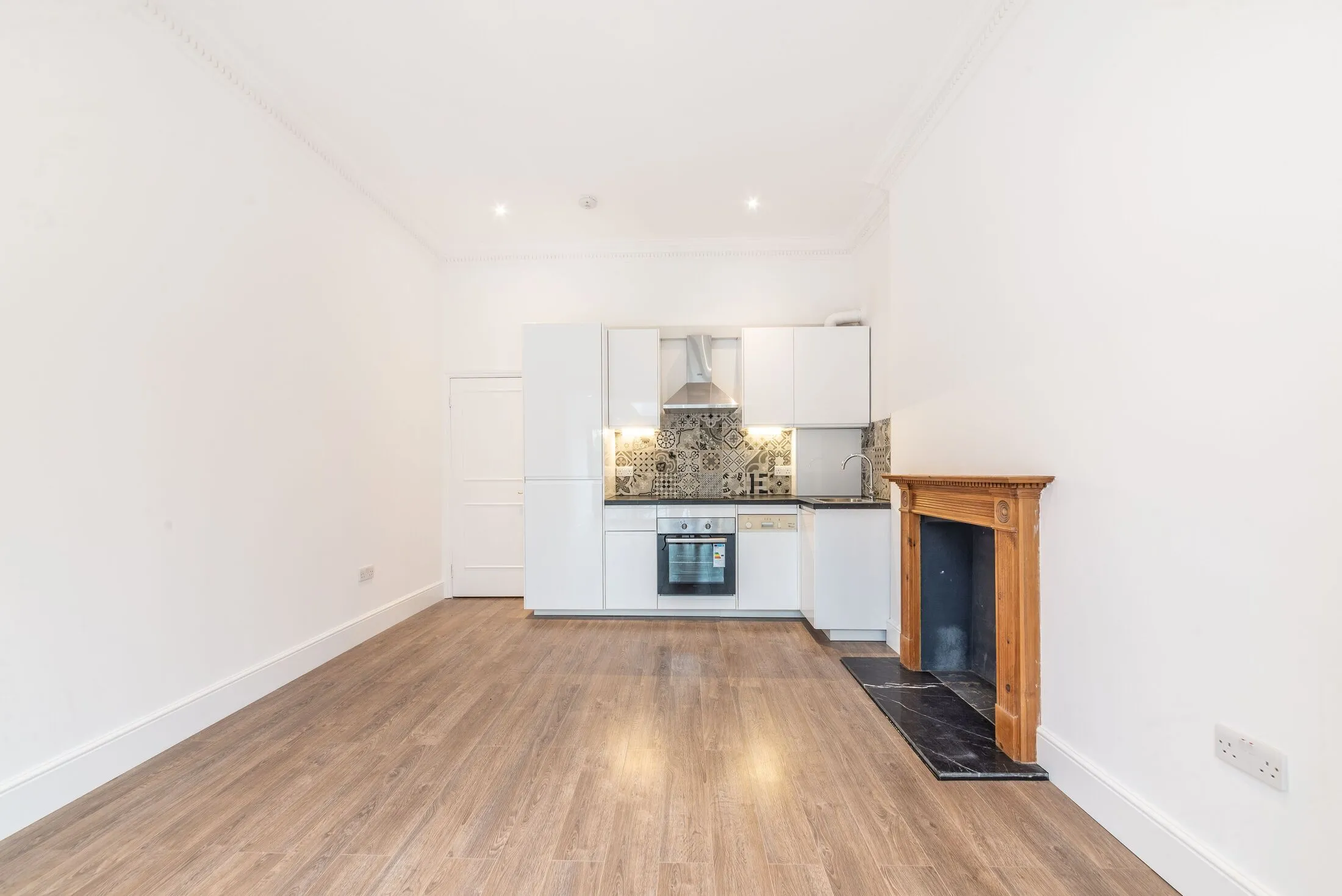Flat Greencroft Gardens in Greater London
