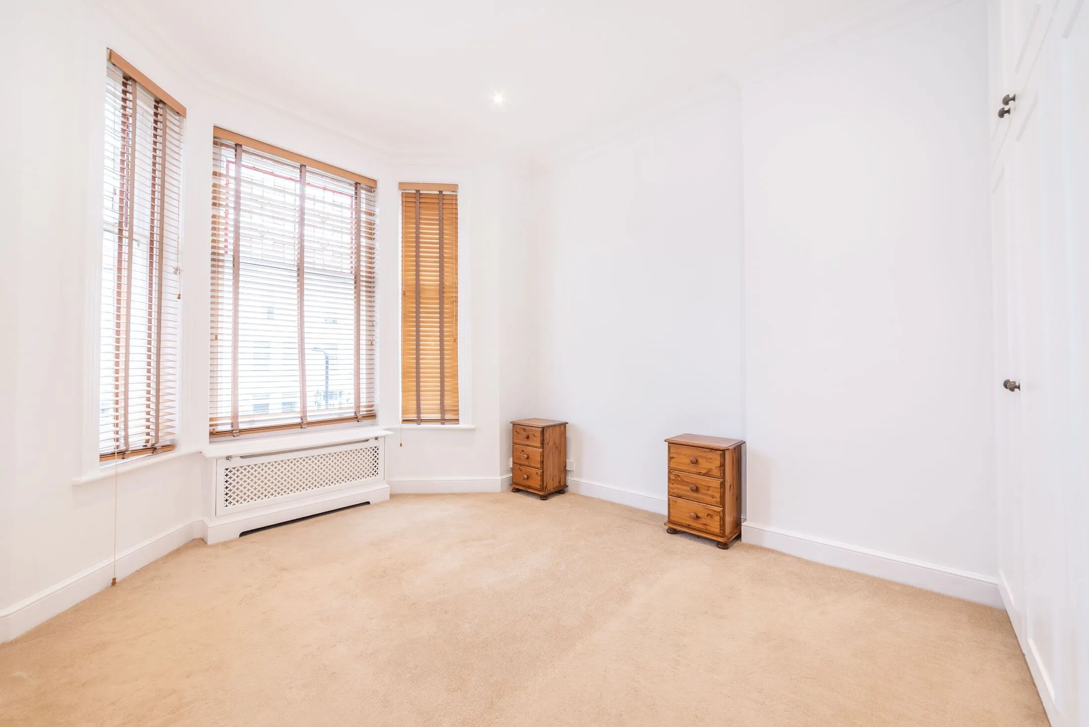 Flat Greencroft Gardens in Greater London