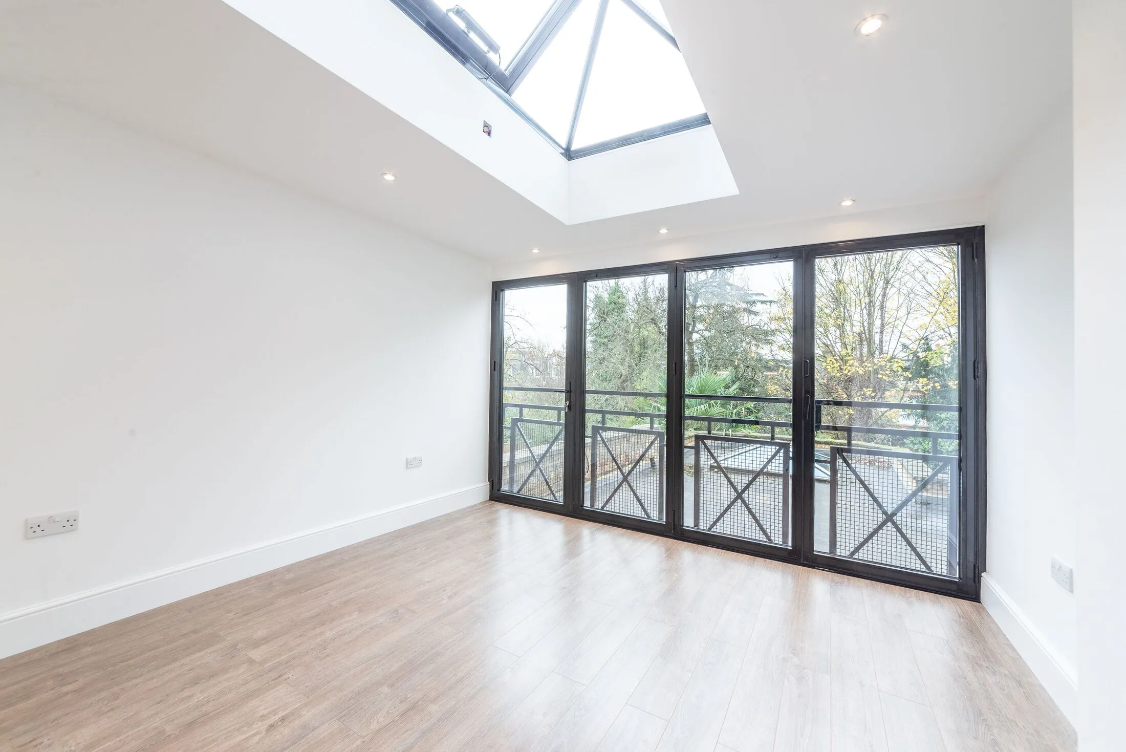 Flat Greencroft Gardens in Greater London