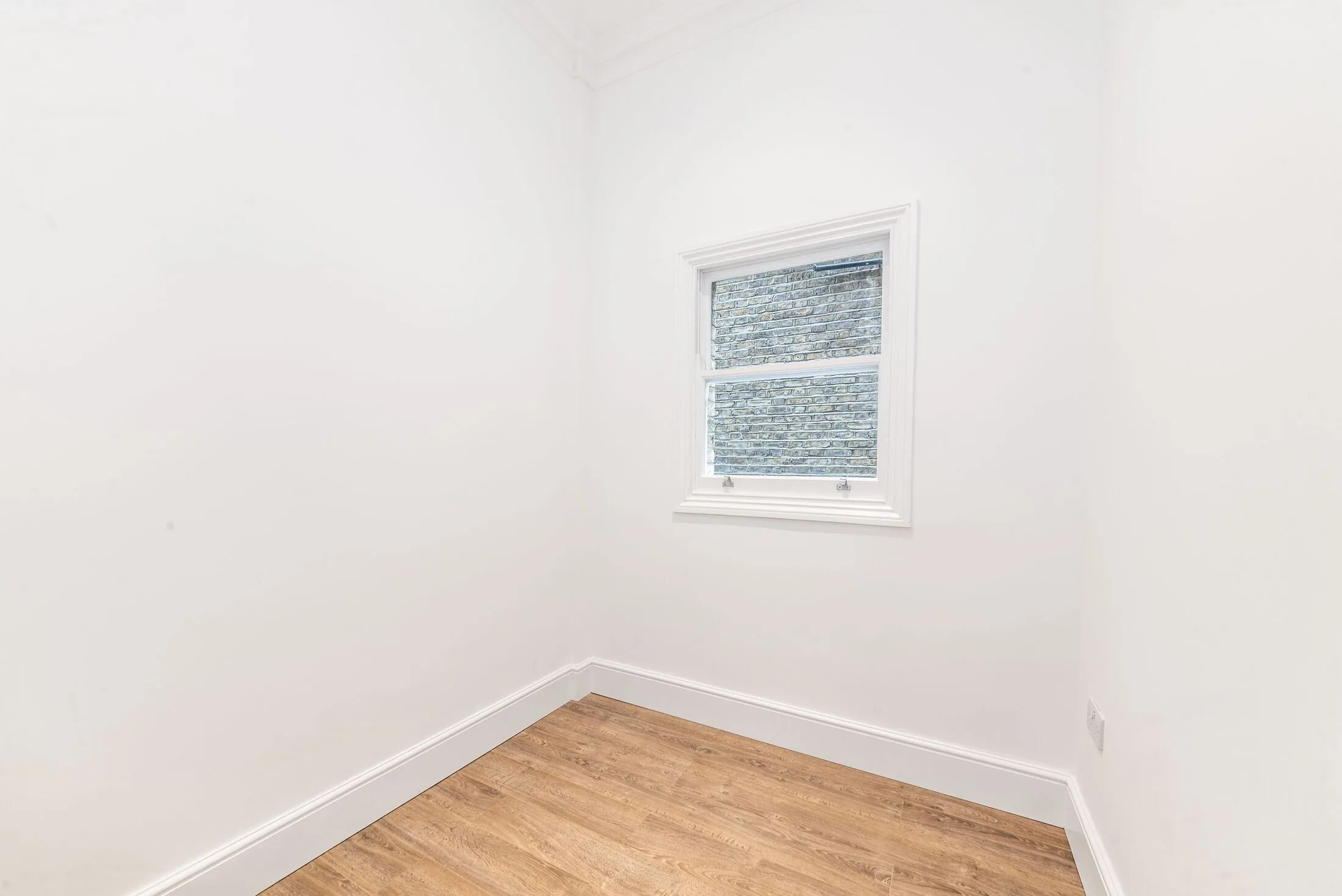 Flat Greencroft Gardens in Greater London