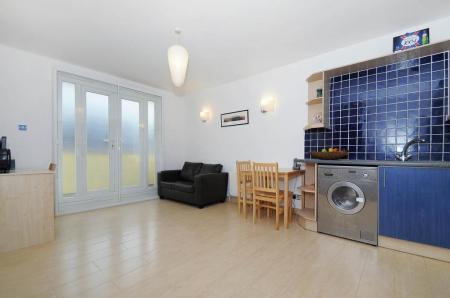 Flat Farringdon Road in Greater London