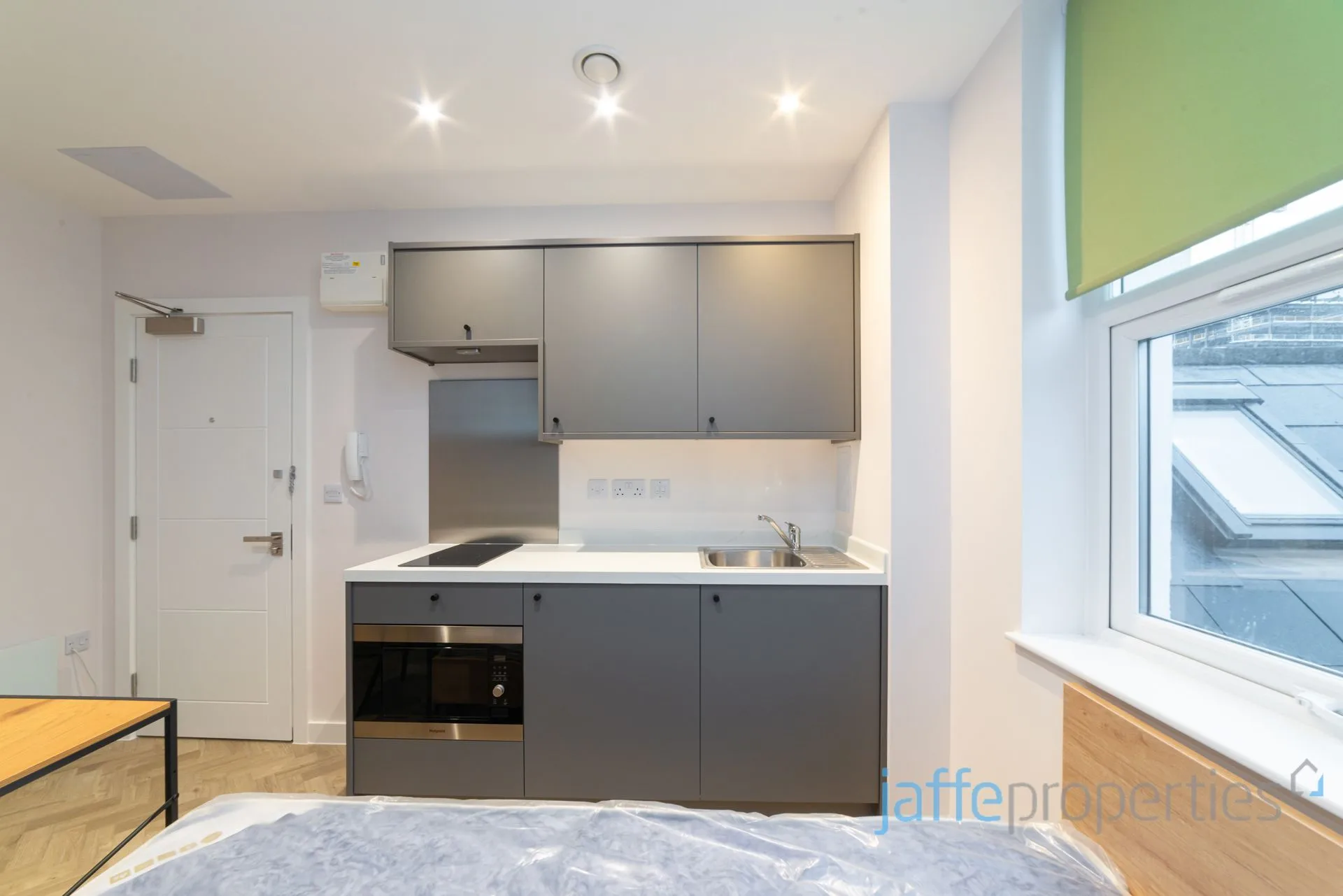 Flat Munden Street in Greater London
