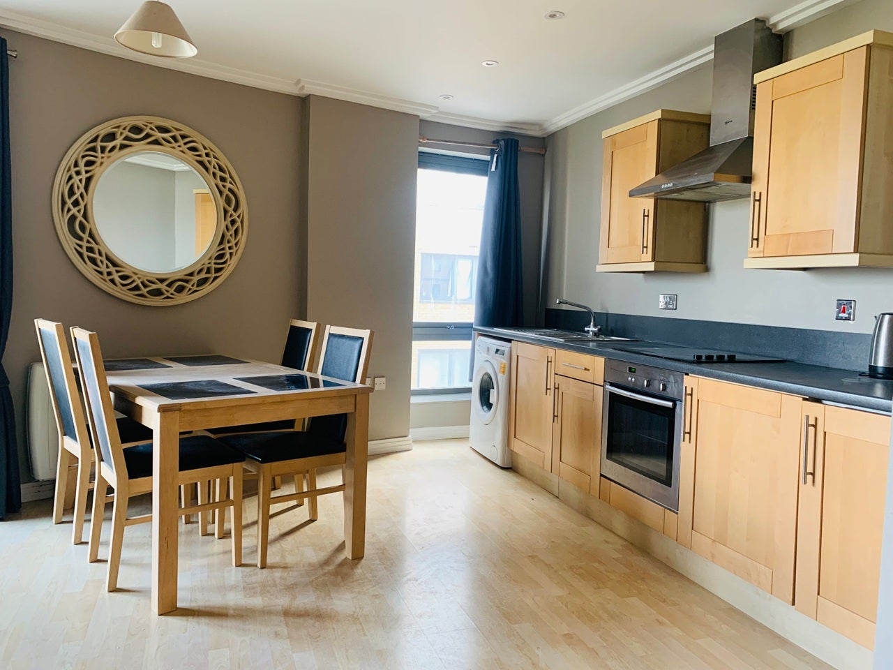 Flat Victoria Road in Greater London