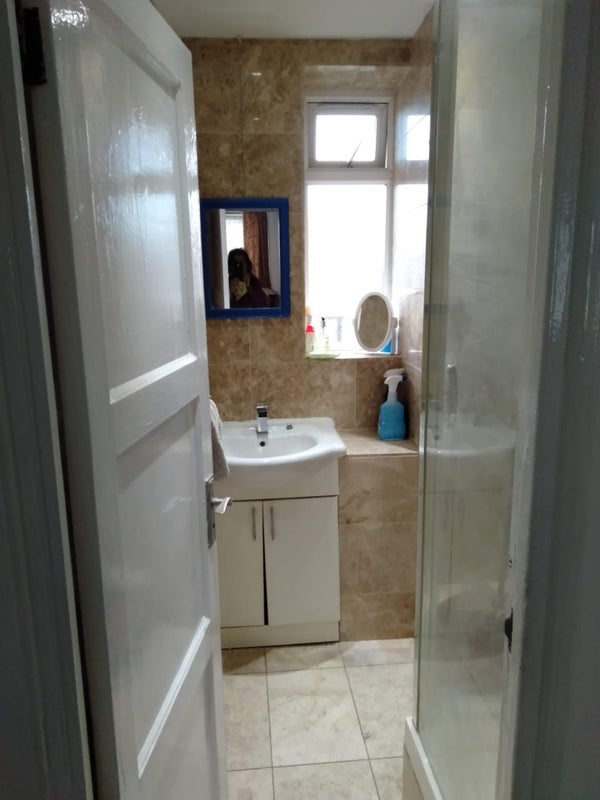 Room Shandy Street in Greater London
