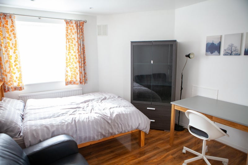 Room Shandy Street in Greater London