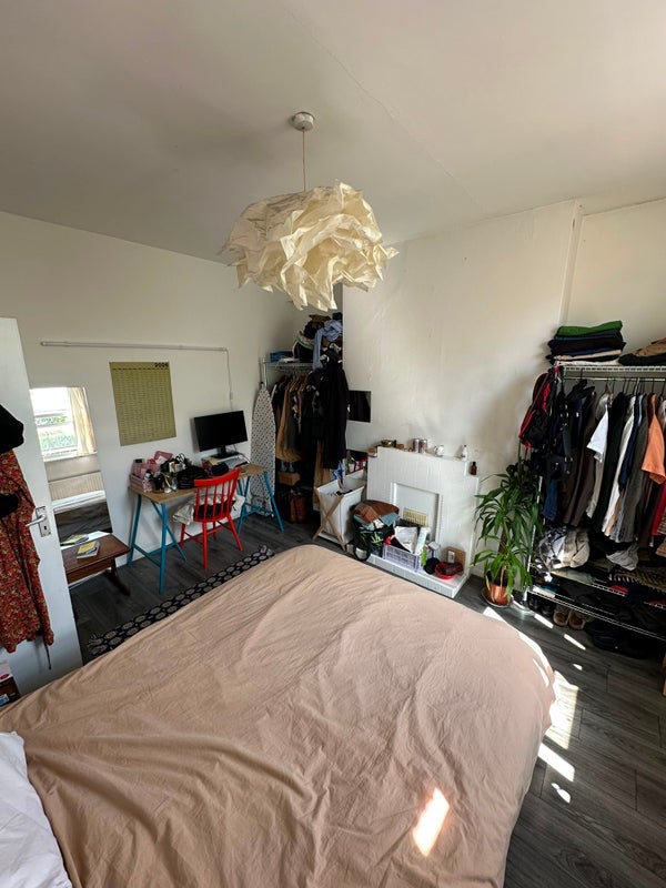 Room Graham Road in Greater London