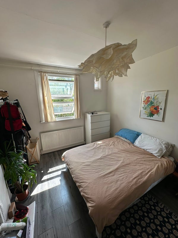 Room Graham Road in Greater London