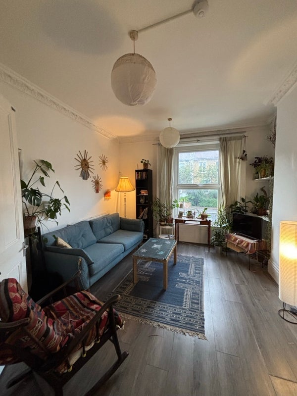 Room Graham Road in Greater London