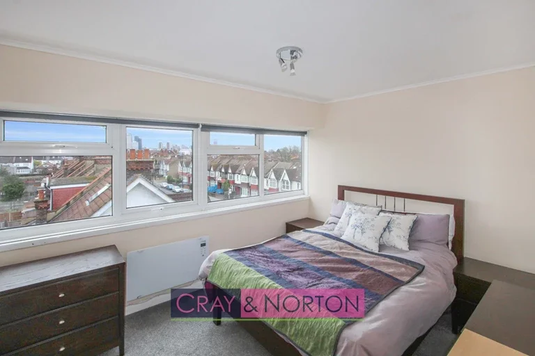 Flat Lower Addiscombe Road in London