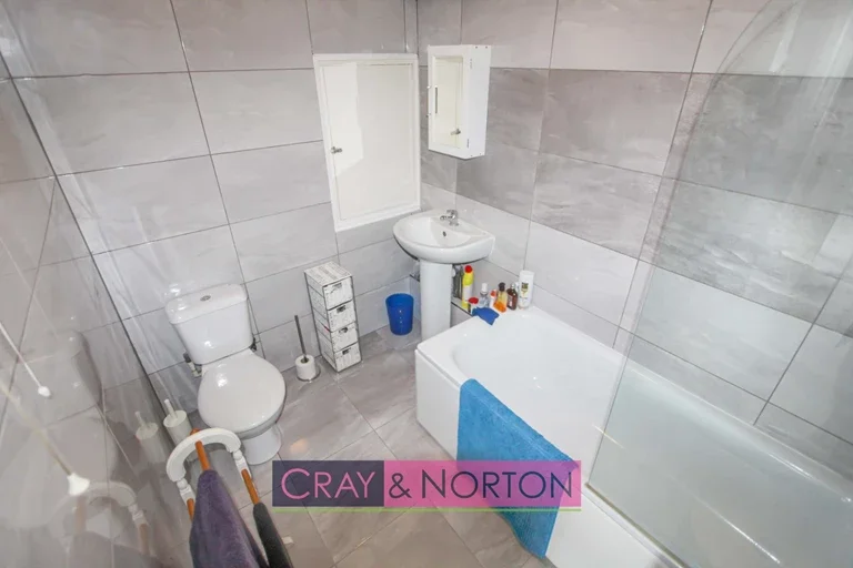 Flat Lower Addiscombe Road in London