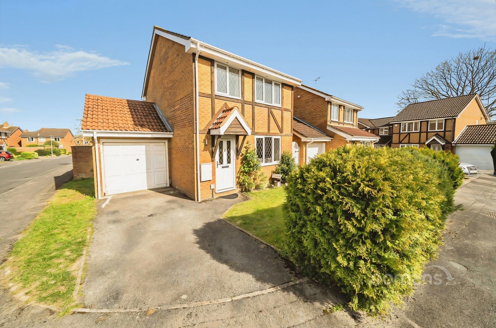 House Arkwright Drive in Binfield
