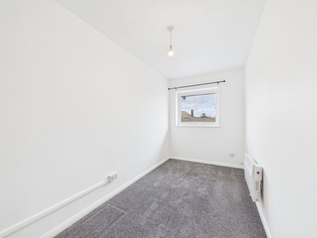 Flat Earlswood Close in Horsham