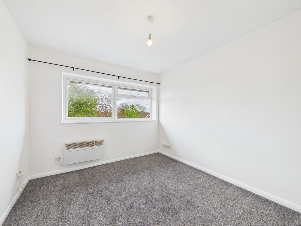 Flat Earlswood Close in Horsham
