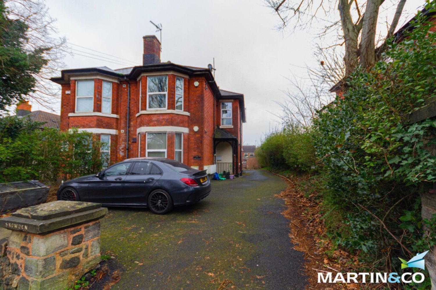 Flat Dixons Green Road in Dudley
