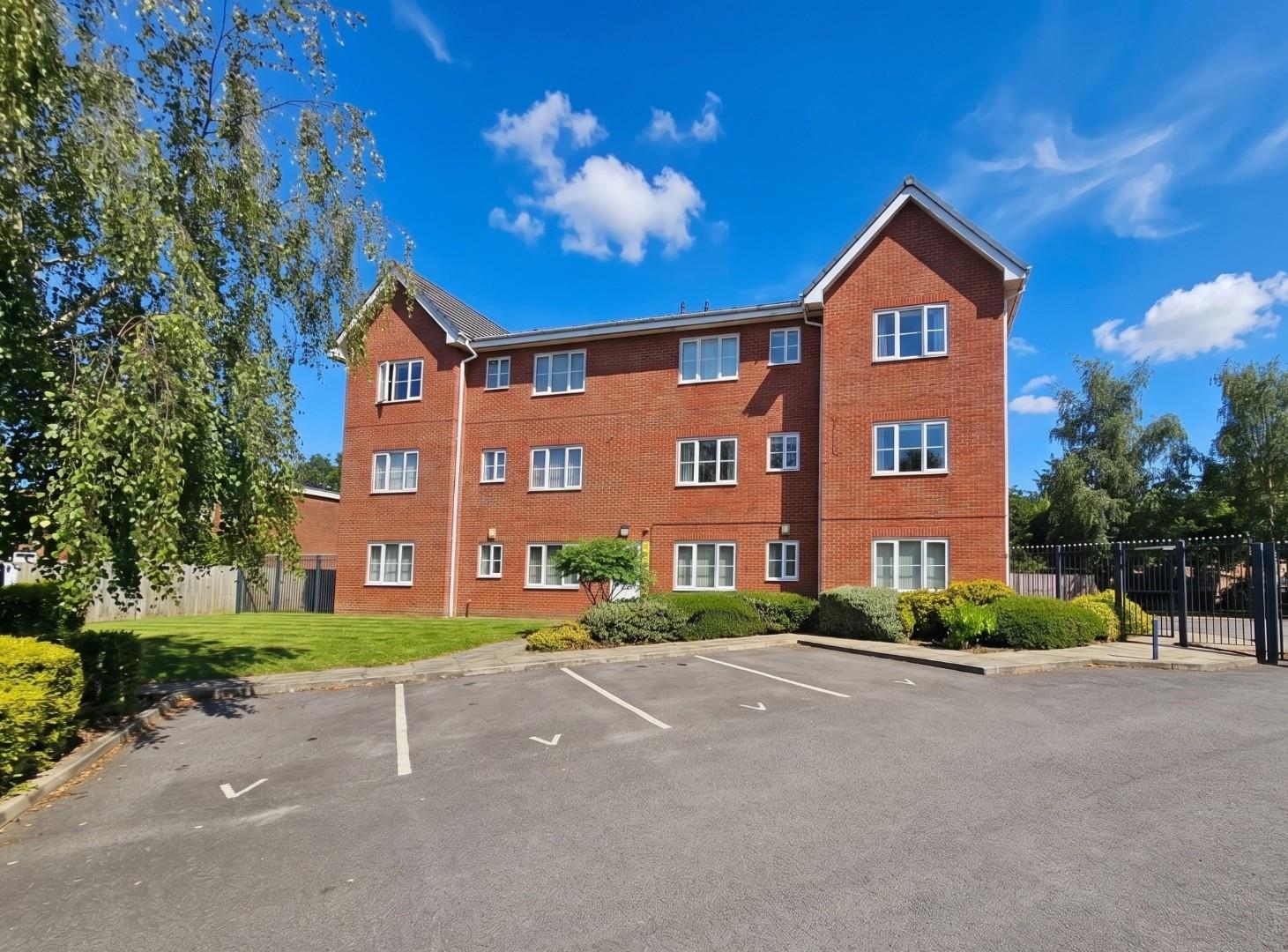 Flat Redbrook Road in Trafford