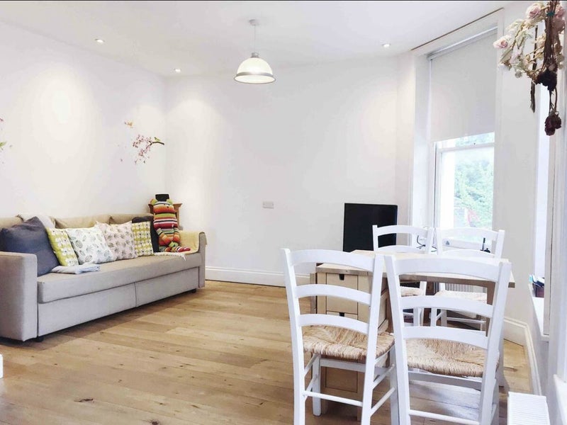Flat Plender Street in Greater London