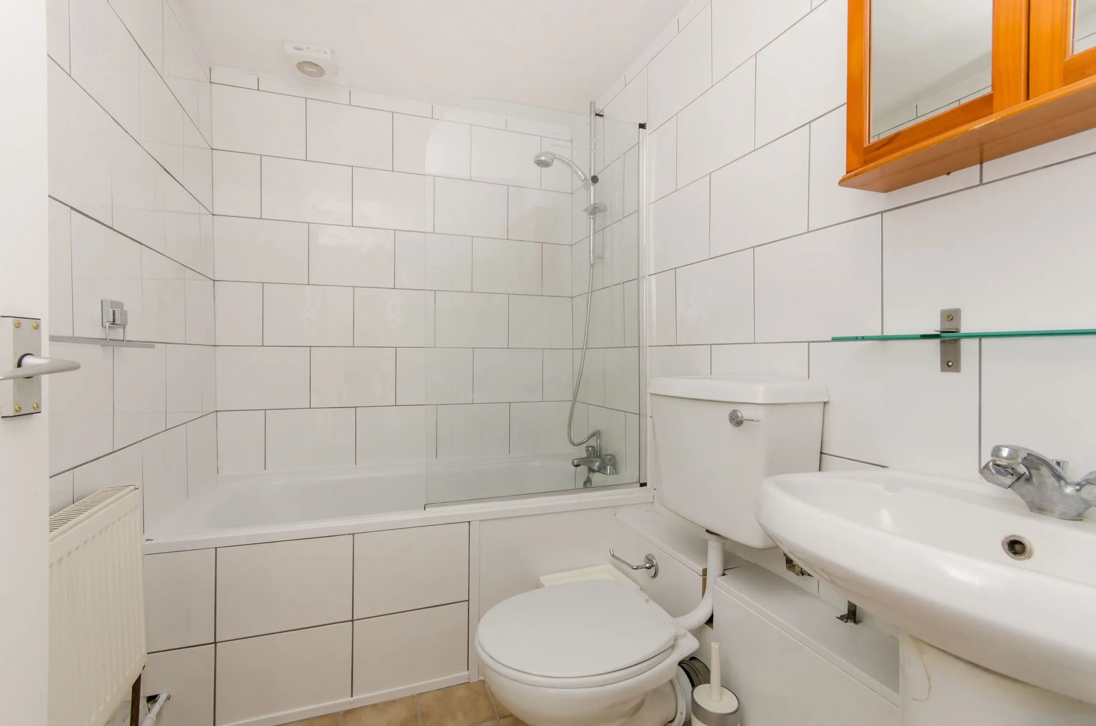 Flat Kempsford Gardens in Greater London