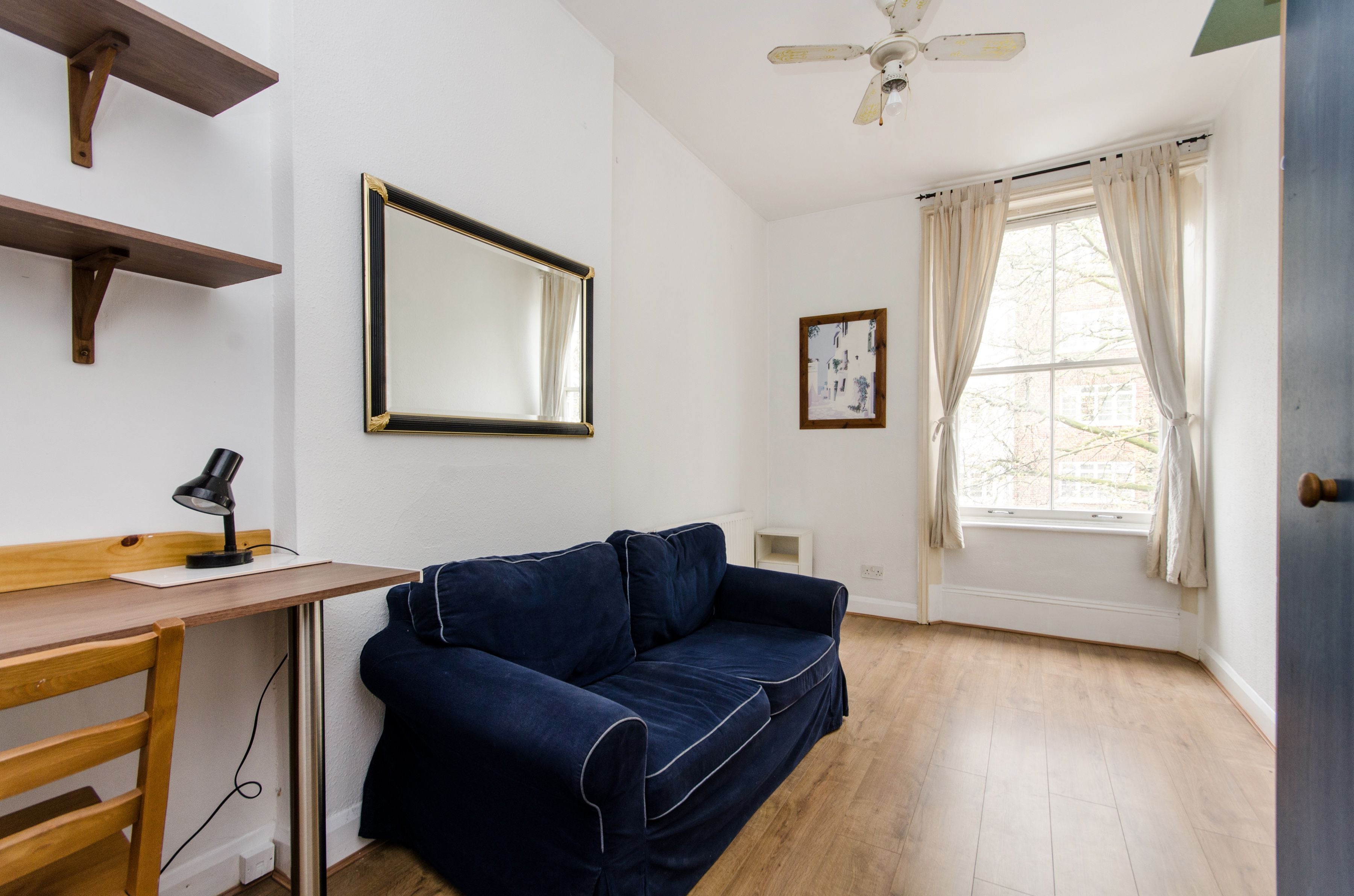 Flat Kempsford Gardens in Greater London