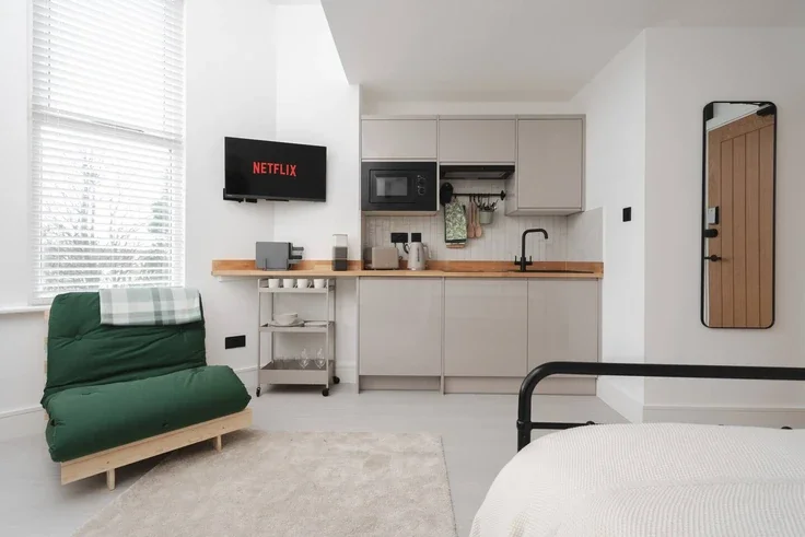 Room Belmont Drive in Liverpool