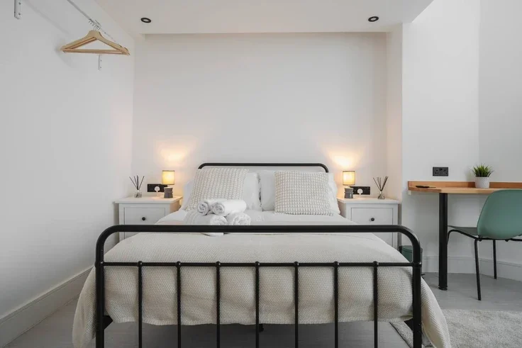 Room Belmont Drive in Liverpool
