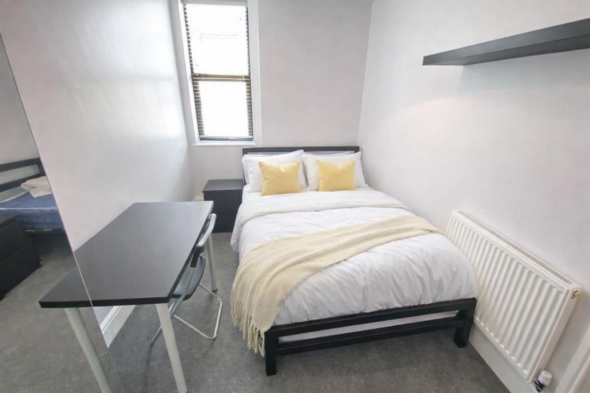 Flat Millicent Road in Nottingham