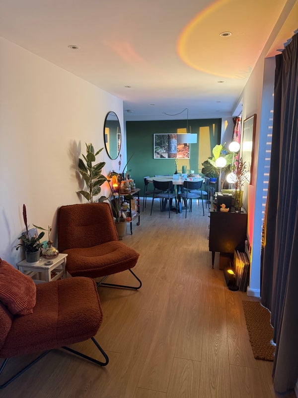 Room Wharf Road in Greater London