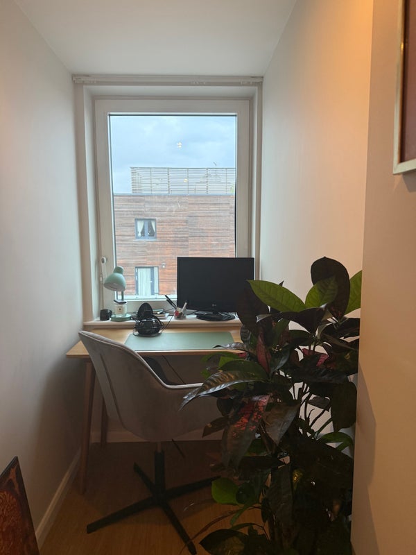 Room Wharf Road in Greater London