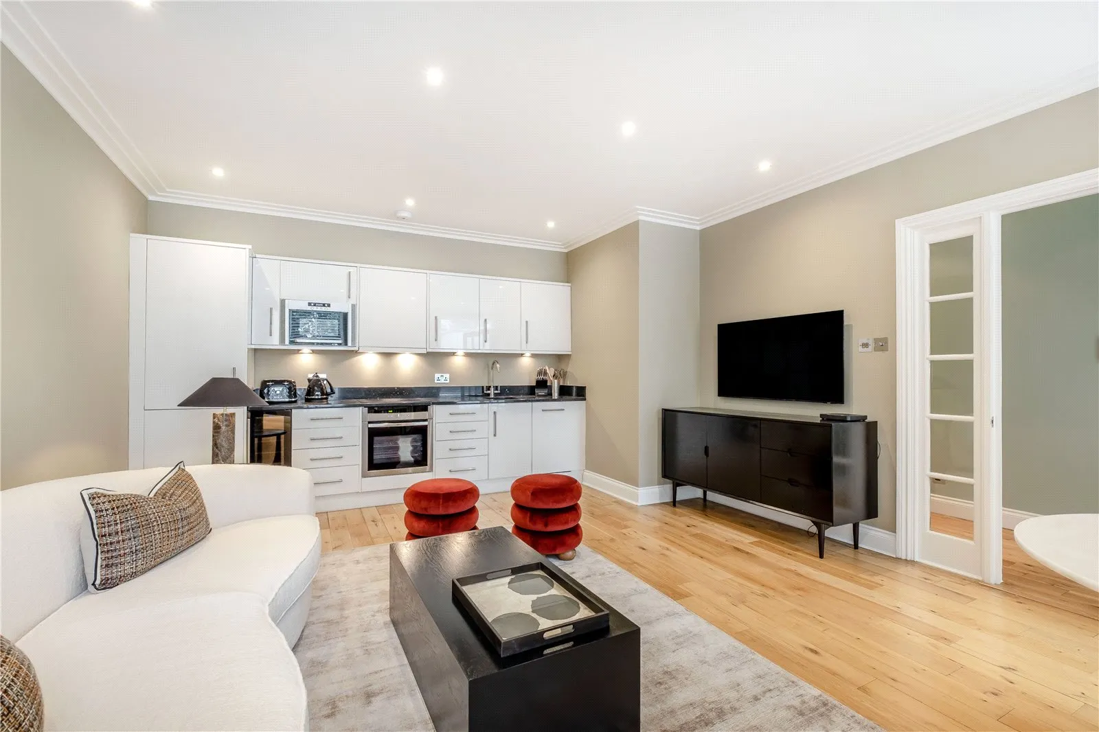Flat Grosvenor Hill in City of Westminster