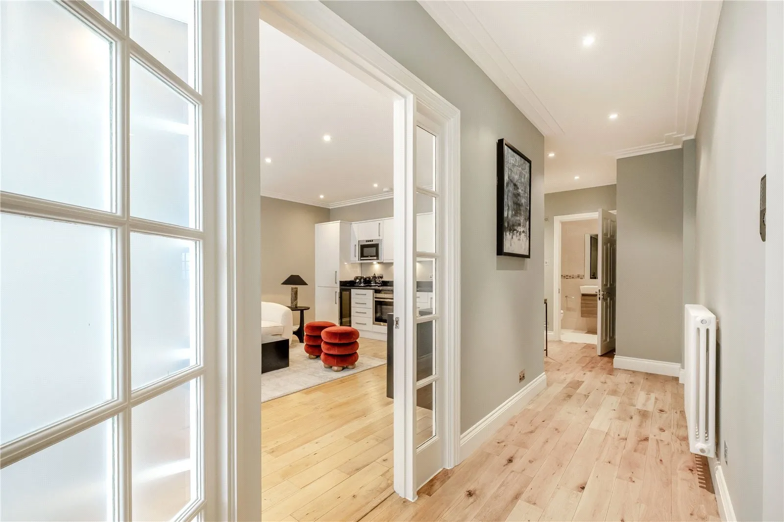 Flat Grosvenor Hill in City of Westminster