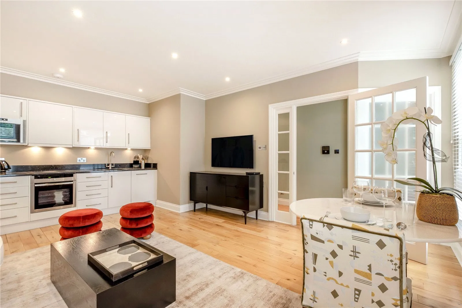 Flat Grosvenor Hill in City of Westminster