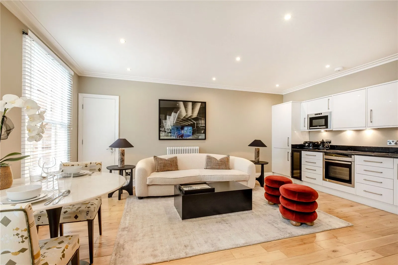 Flat Grosvenor Hill in City of Westminster