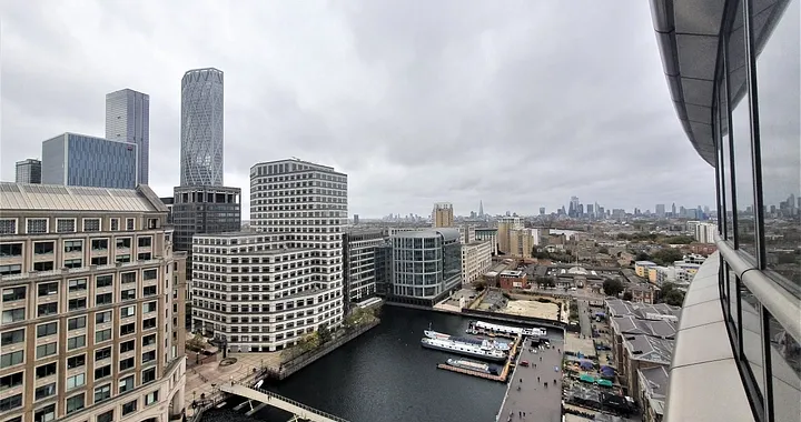 Flat North Quay in Greater London