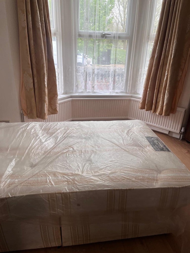 Flat Wightman Road in Greater London
