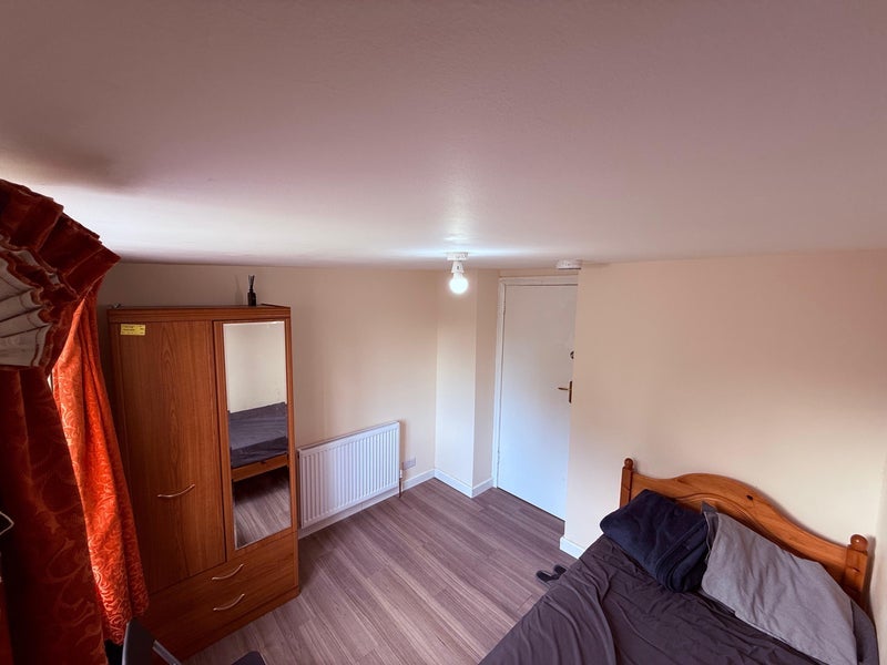 Room Southmead Road in Bristol