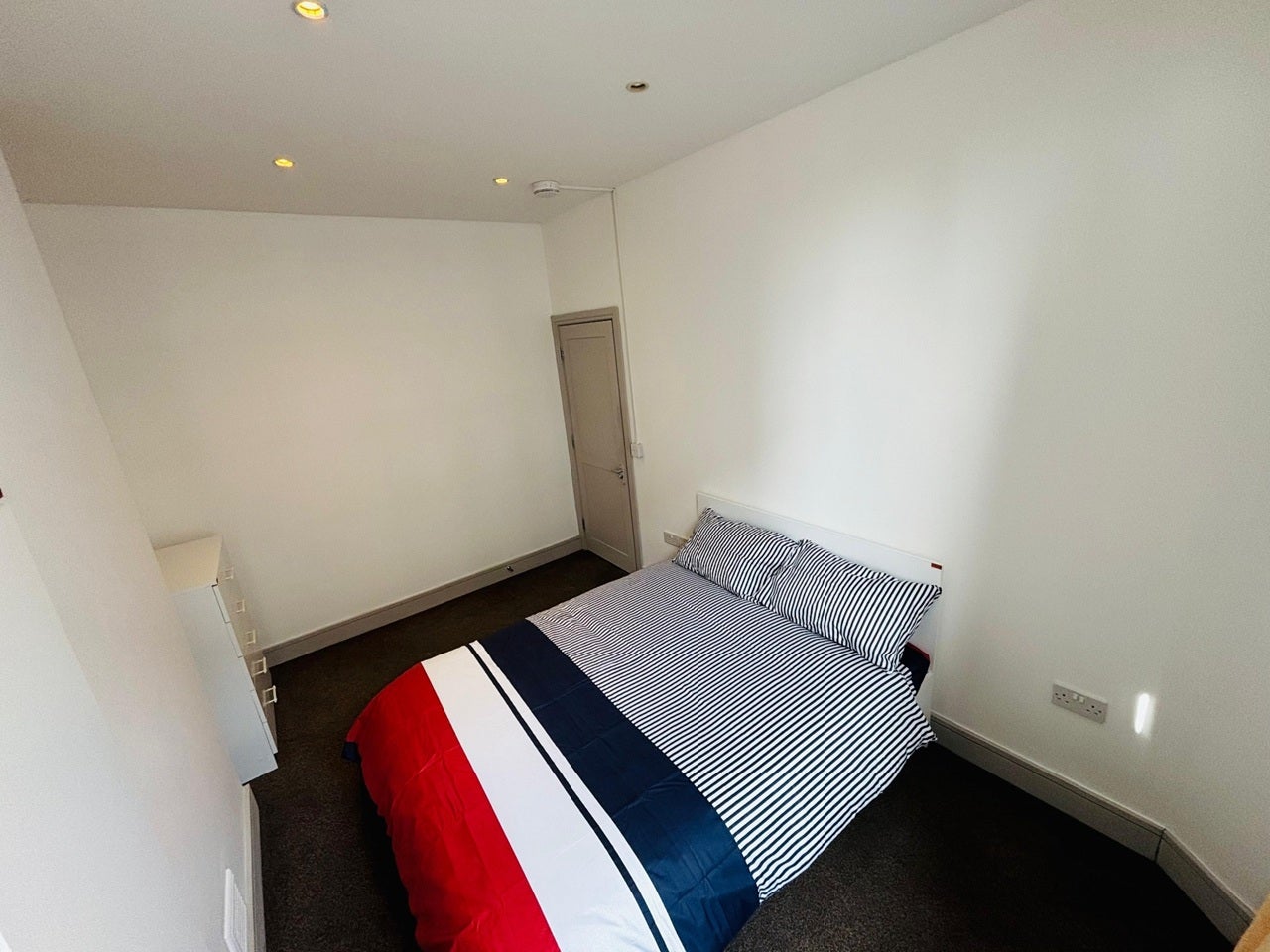 Flat Lewisham High Street in Greater London